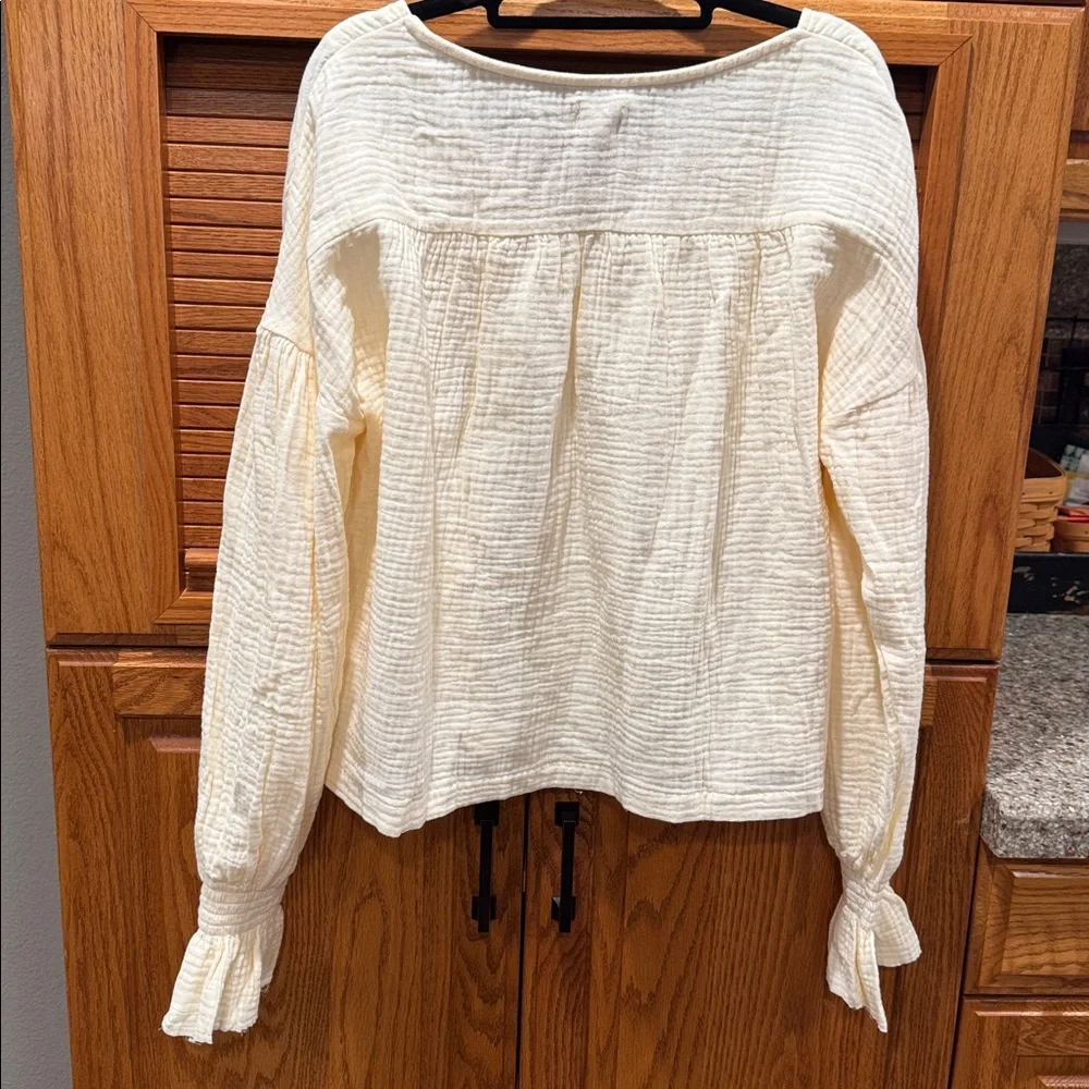 Alt Air EUC Elegant Cream V-Neck Blouse - Picture 4 of 4